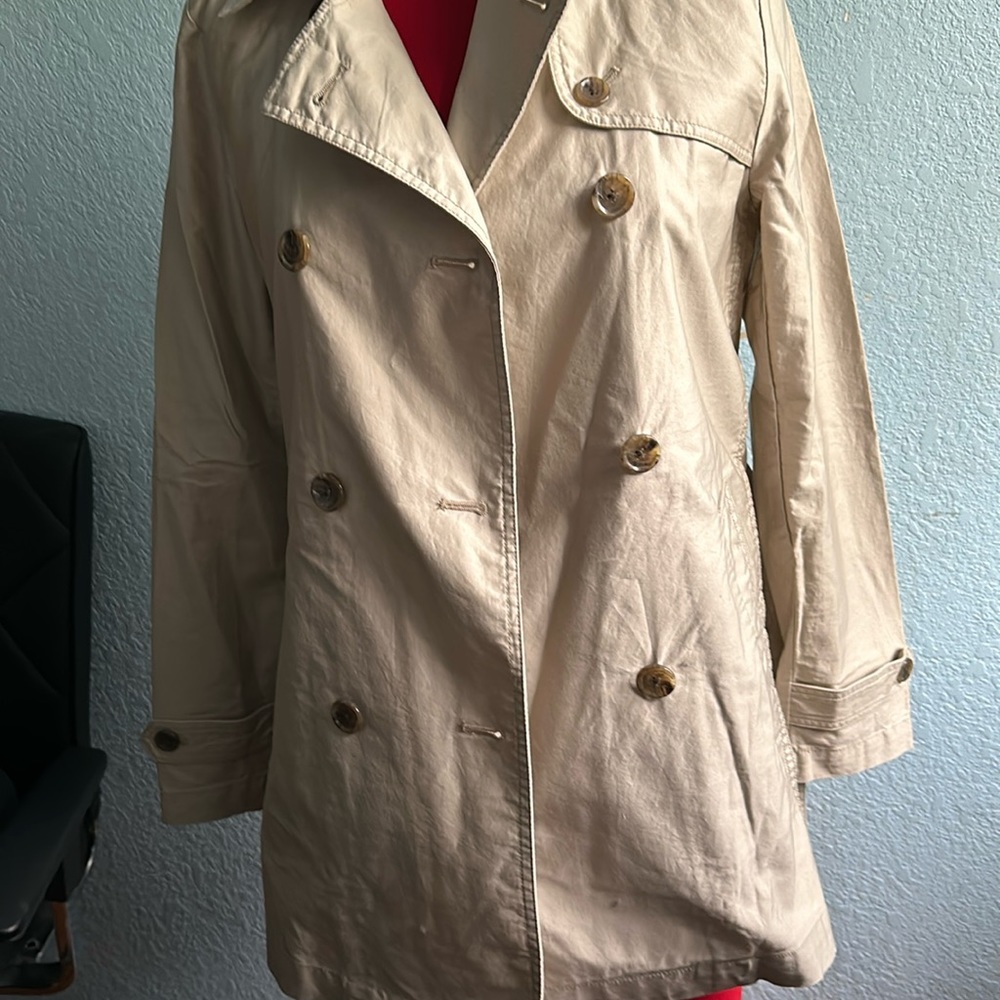 Short cotton trench.